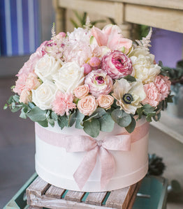 Couture de Fleur Hat Box - Roses are Red (Med) in Monrovia, CA